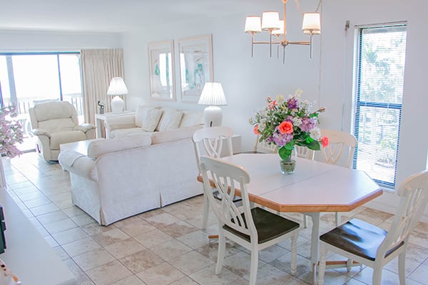 301 Dining Room 03