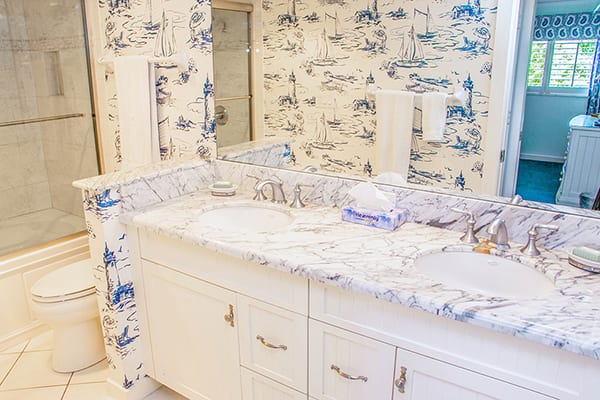305 Guest Bathroom
